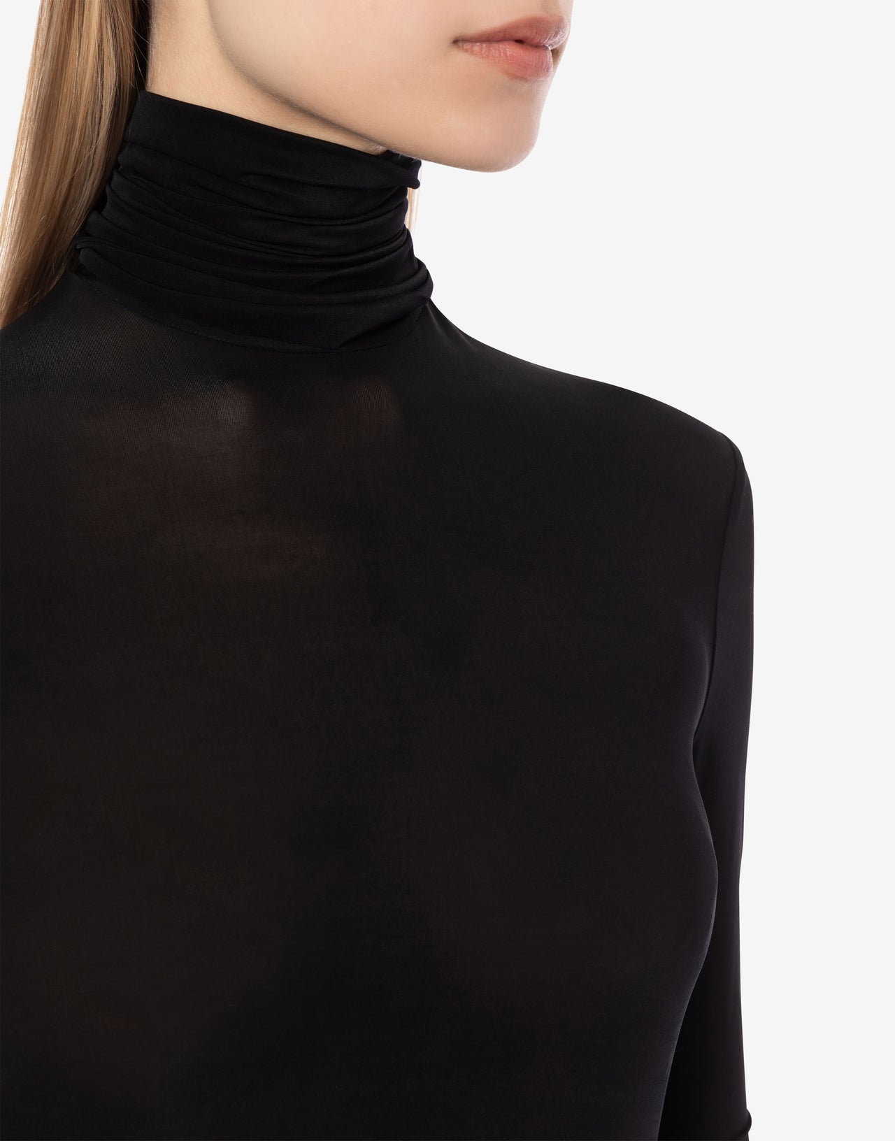 Lightweight turtleneck sweater