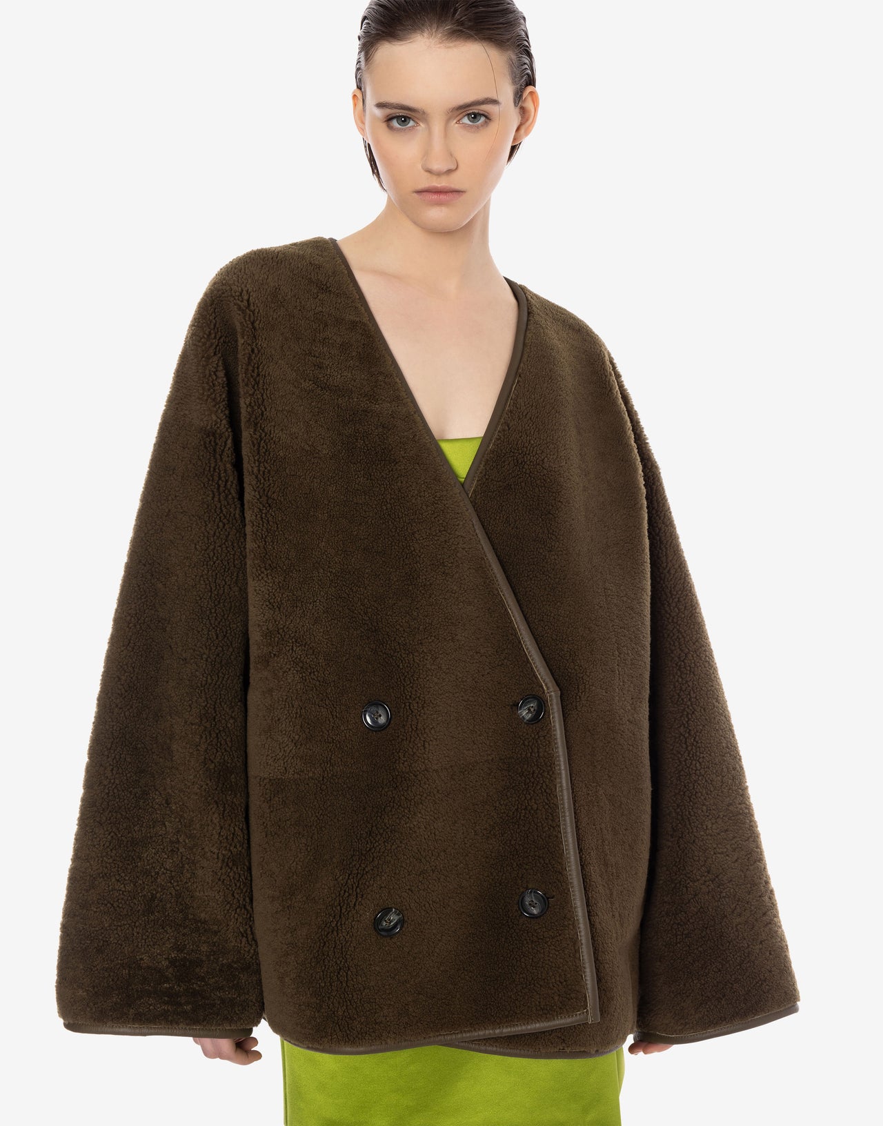 Reversible short sheepskin coat